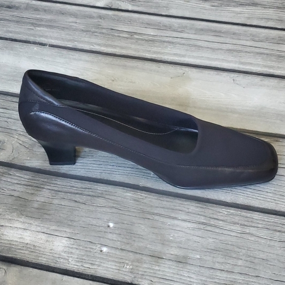 Black Naturalizer Pumps 838N19  Sz 9W - Picture 5 of 8